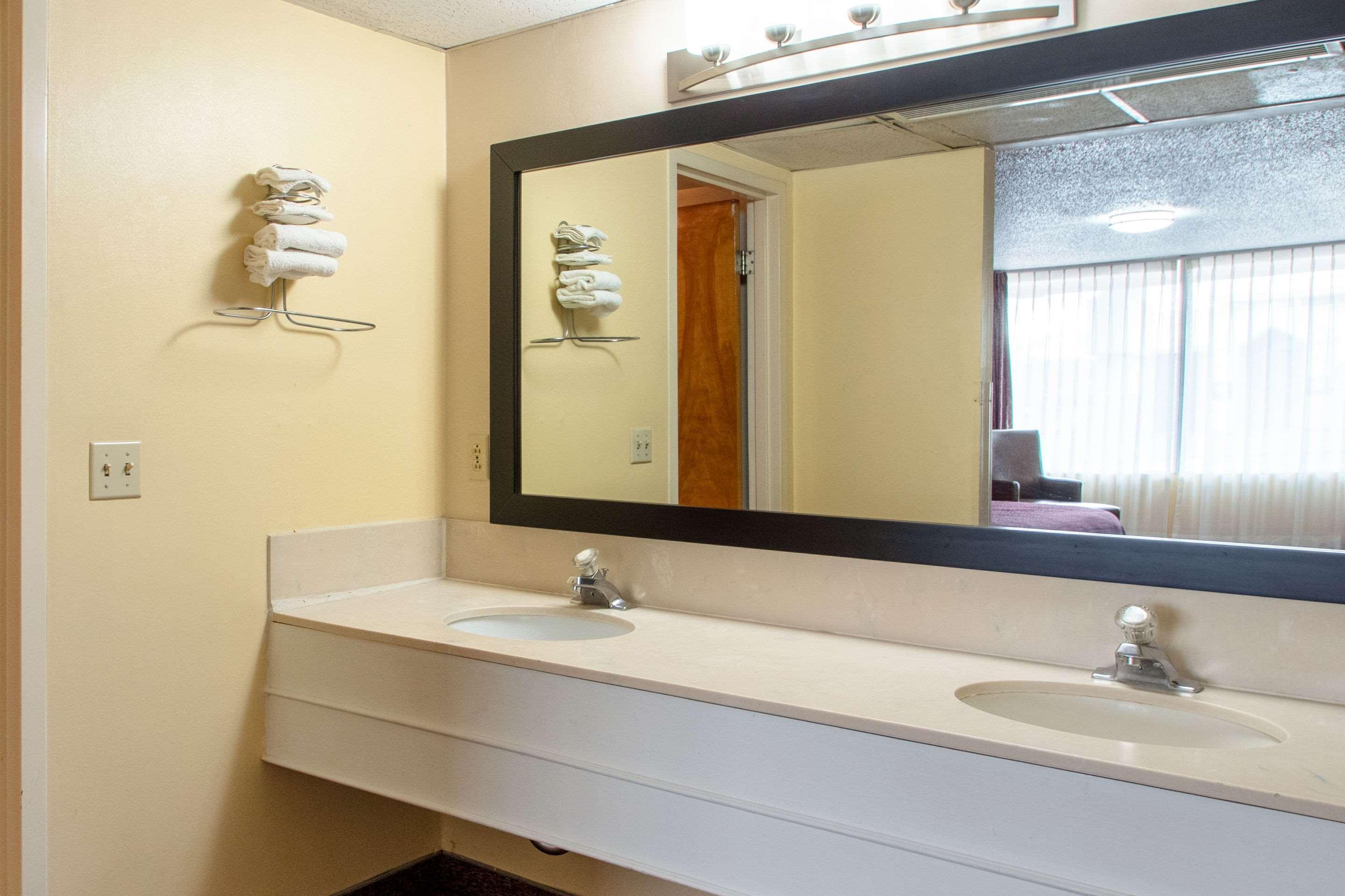 Econo Lodge Elko Downtown Area Ngoại thất bức ảnh